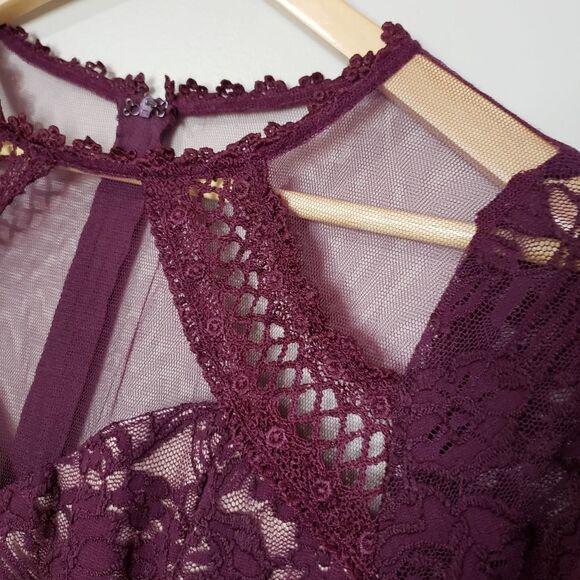 Soieblu Small NWT Wine Red Lace Sheer Long Sleeve Bodycon Dress Scalloped Hem - Picture 5 of 16